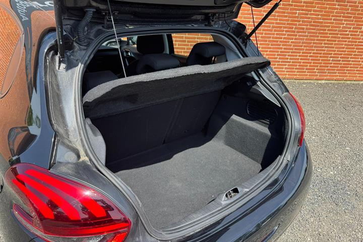 undefined Peugeot 208 fra 2017