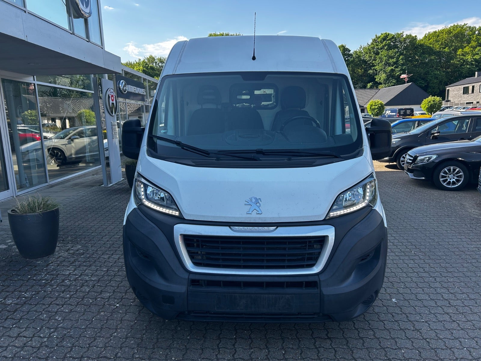 Sort Peugeot Boxer 335 fra 2018