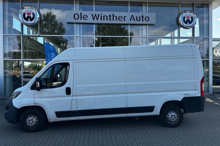 Sort Peugeot Boxer 335 fra 2018