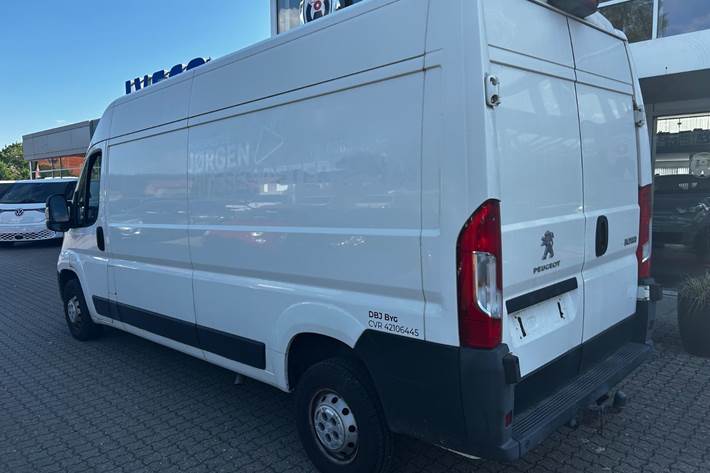 Sort Peugeot Boxer 335 fra 2018