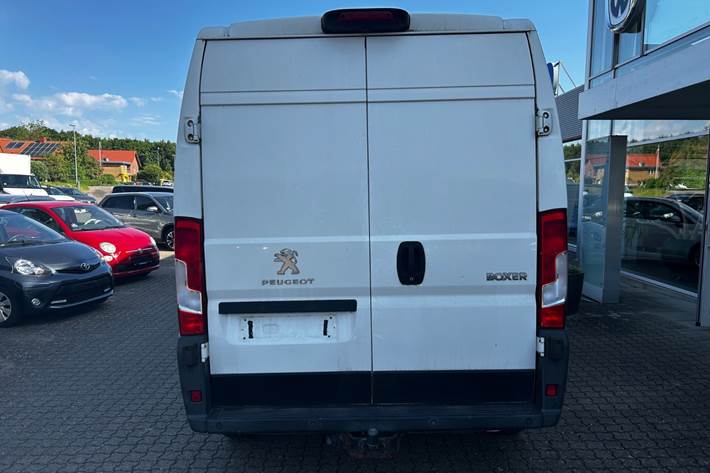 Sort Peugeot Boxer 335 fra 2018