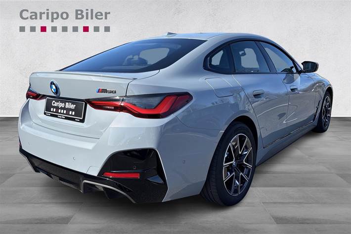 Grå BMW i4 fra 2023