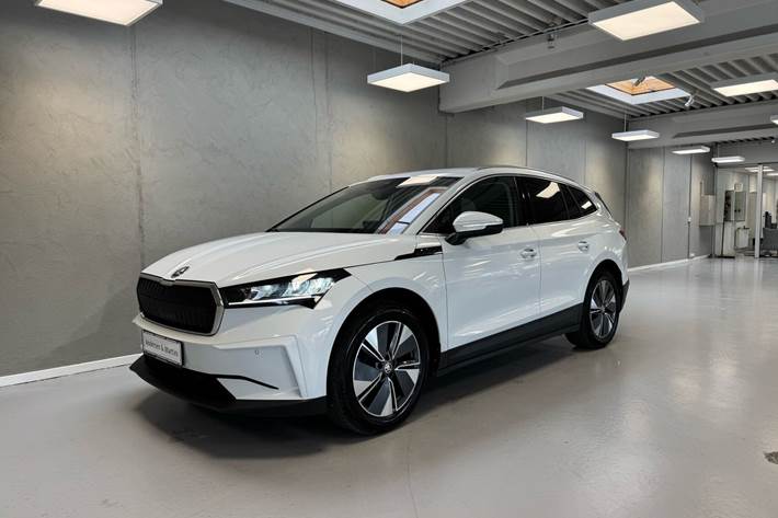 Hvid Skoda Enyaq fra 2023