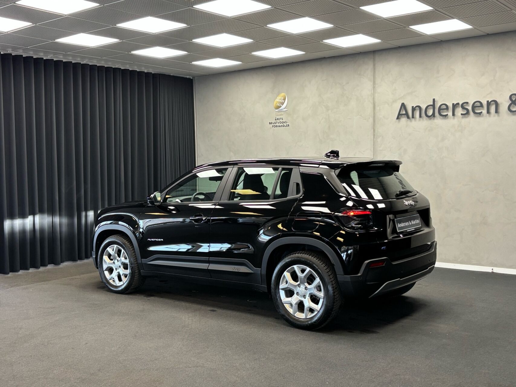 Sort Jeep Avenger fra 2023