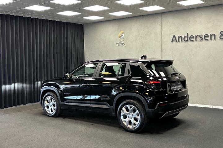 Sort Jeep Avenger fra 2023