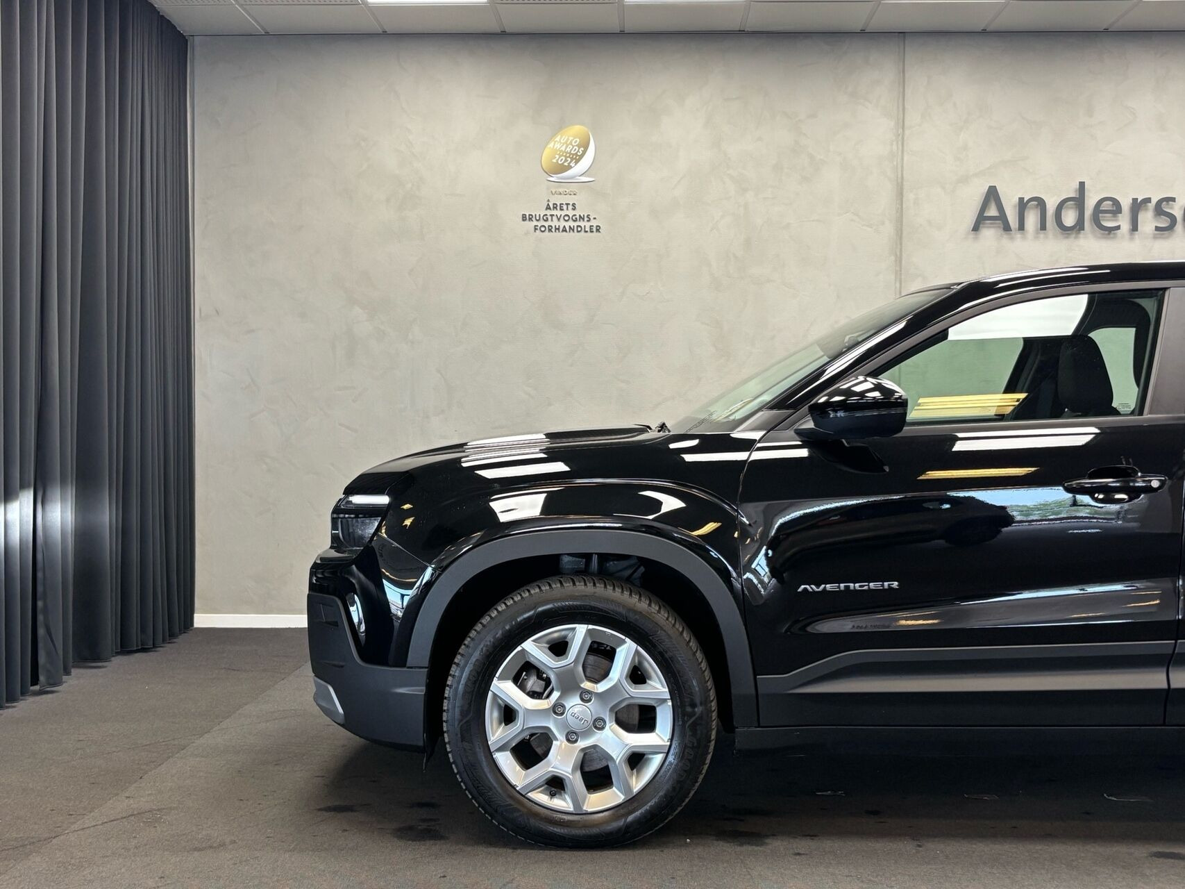 Sort Jeep Avenger fra 2023