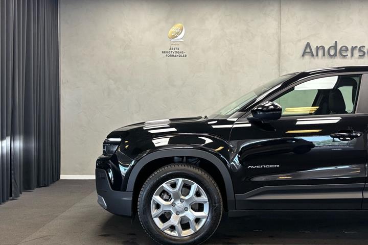 Sort Jeep Avenger fra 2023