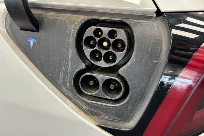Hvid Tesla Model 3 fra 2020