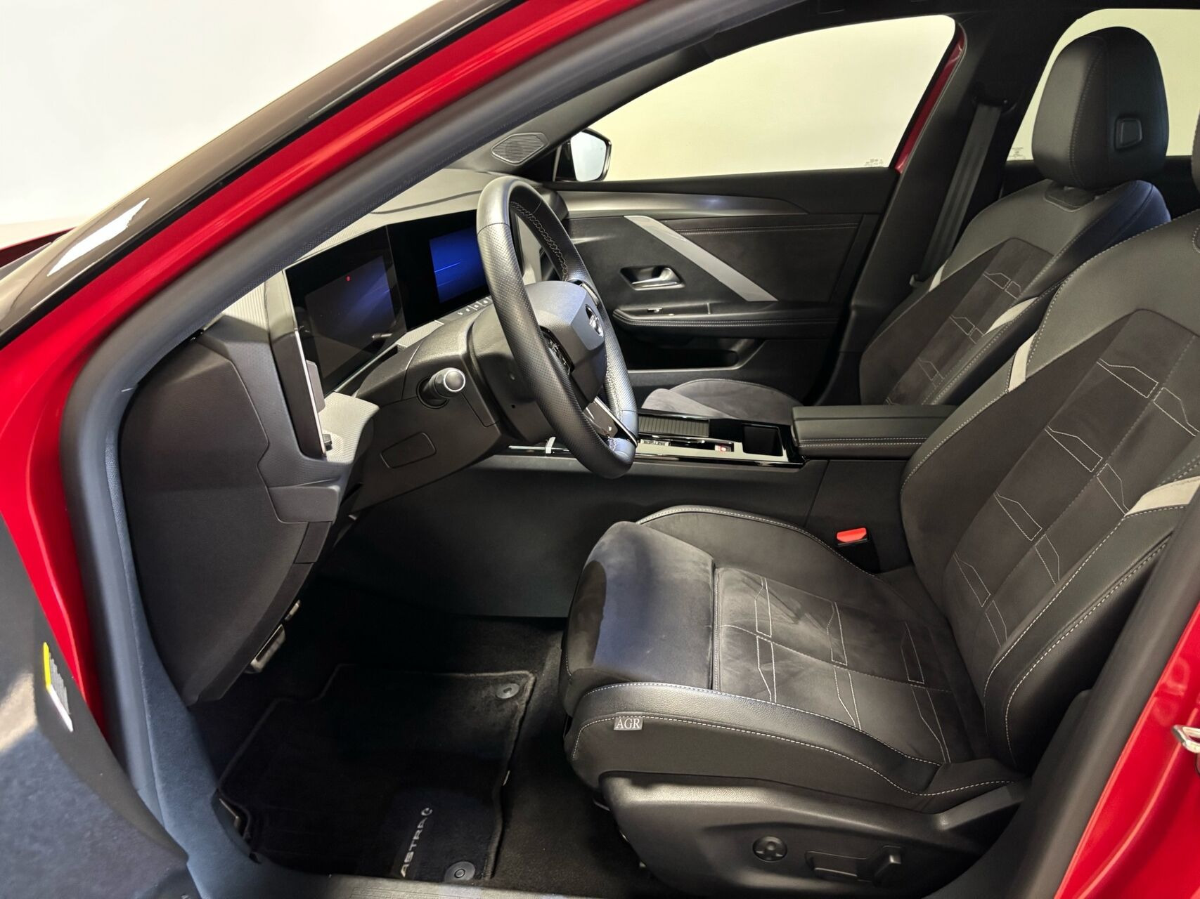 Rød Opel Astra-e fra 2024
