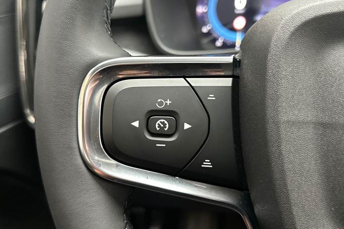 Sølv Volvo C40 fra 2022