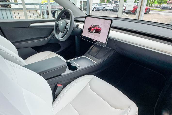undefined Tesla Model Y fra 2023
