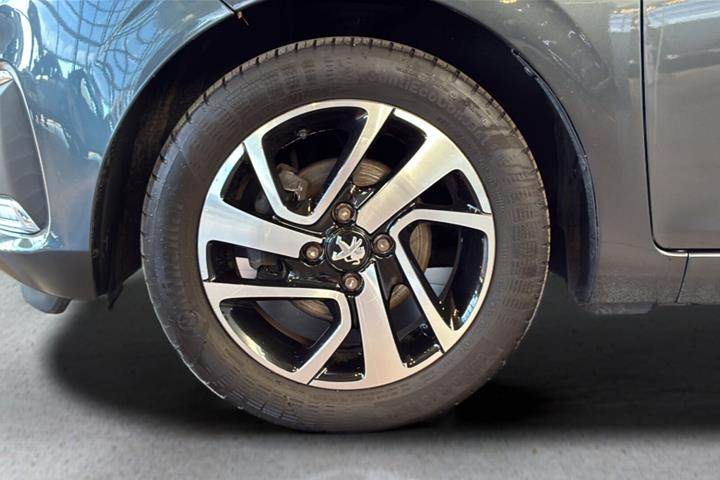 Grå Peugeot e-2008 fra 2024