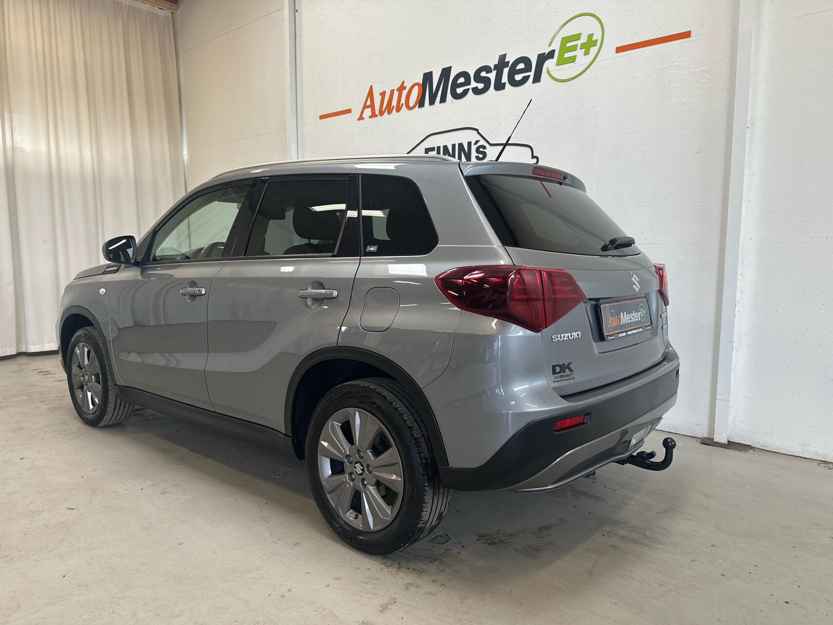 Grå Suzuki Vitara fra 2023