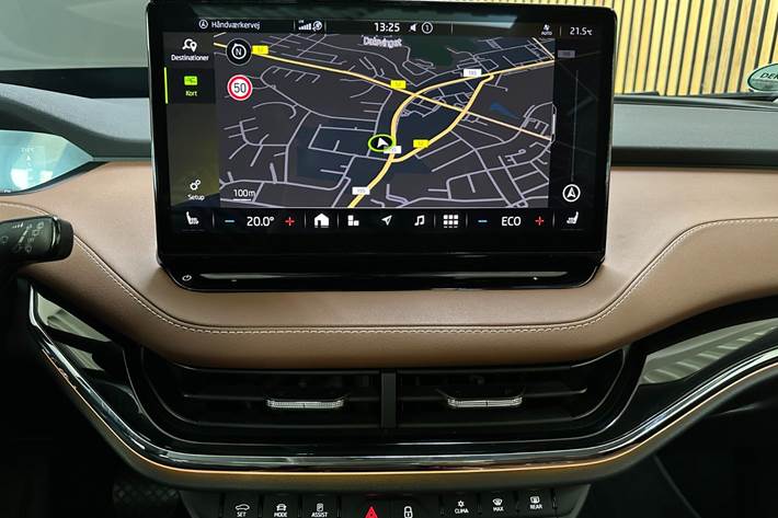 Hvid Skoda Enyaq fra 2022