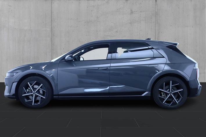 Grå Hyundai Ioniq 5 fra 2026