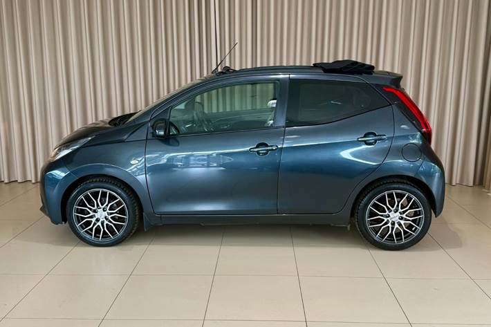 Grå Toyota Aygo fra 2016