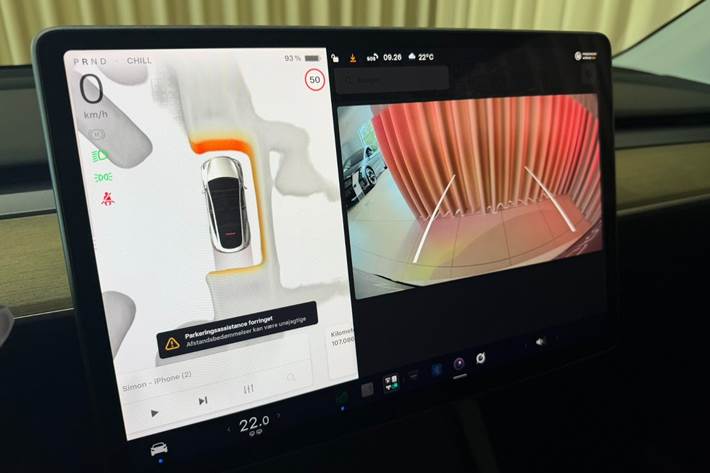 Hvid Tesla Model Y fra 2023