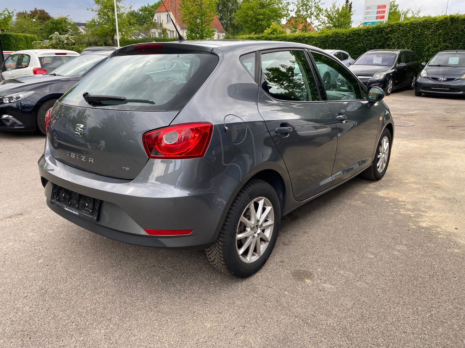 Grå Seat Ibiza fra 2014