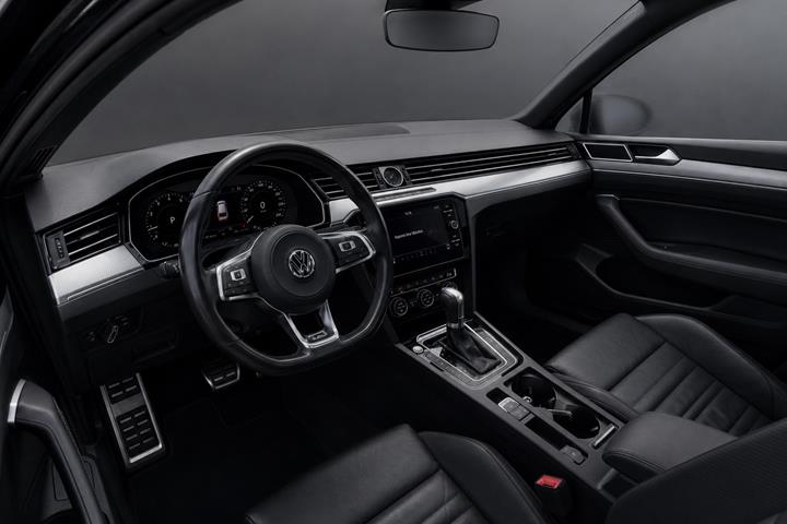 Sort VW Passat fra 2018