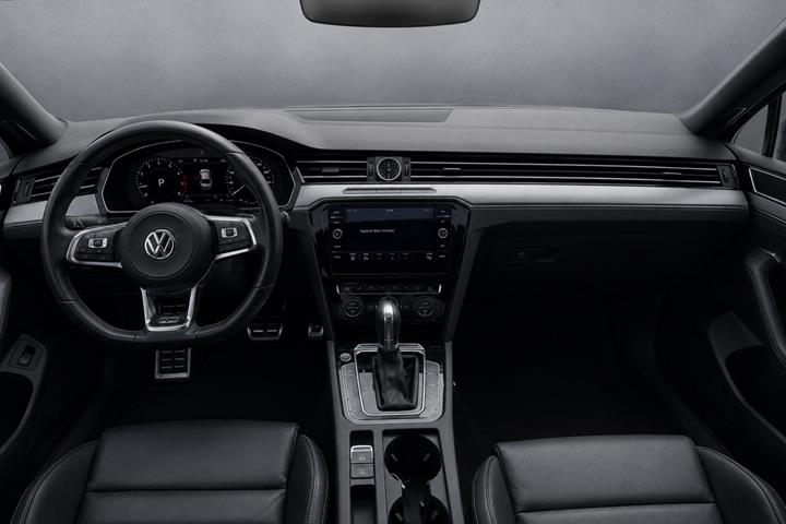 Sort VW Passat fra 2018