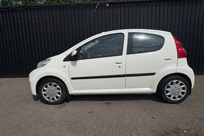 undefined Peugeot 107 fra 2009
