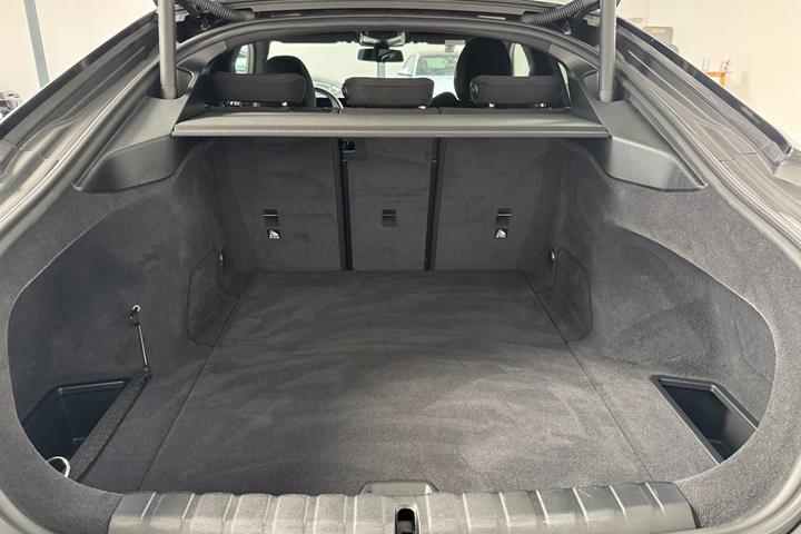 Sort BMW i4 fra 2025