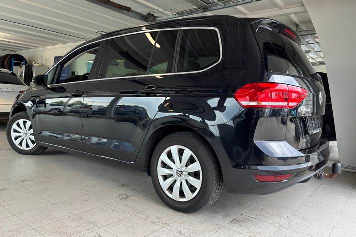 Sort VW Touran fra 2021