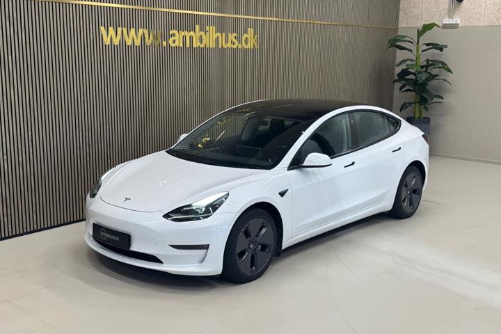 Hvid Tesla Model 3 fra 2021