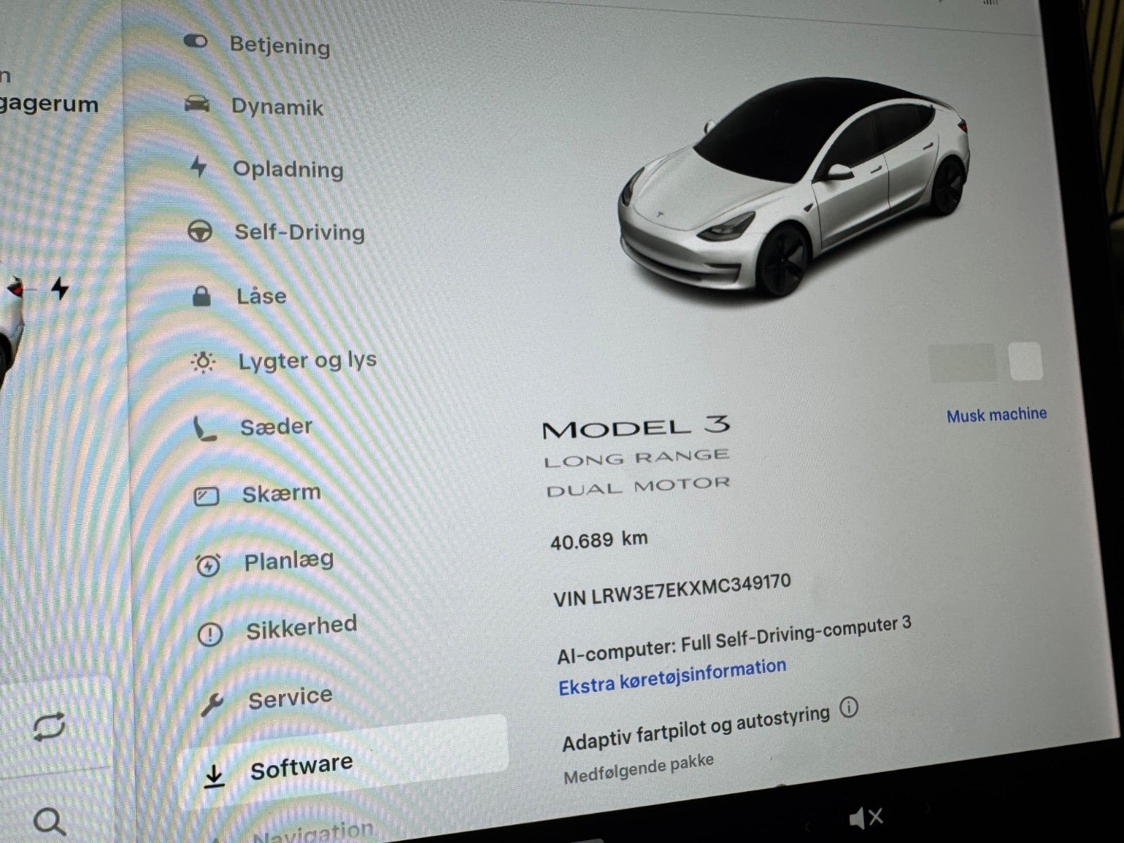 Hvid Tesla Model 3 fra 2021