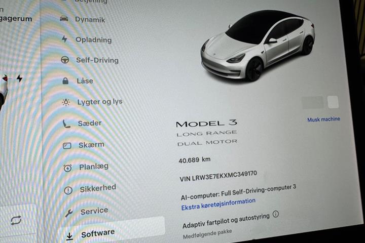 Hvid Tesla Model 3 fra 2021