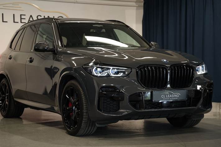 Grå BMW X5 fra 2022