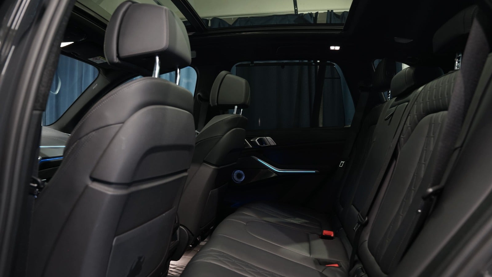 Grå BMW X5 fra 2022