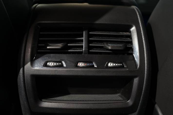 Grå BMW X5 fra 2022