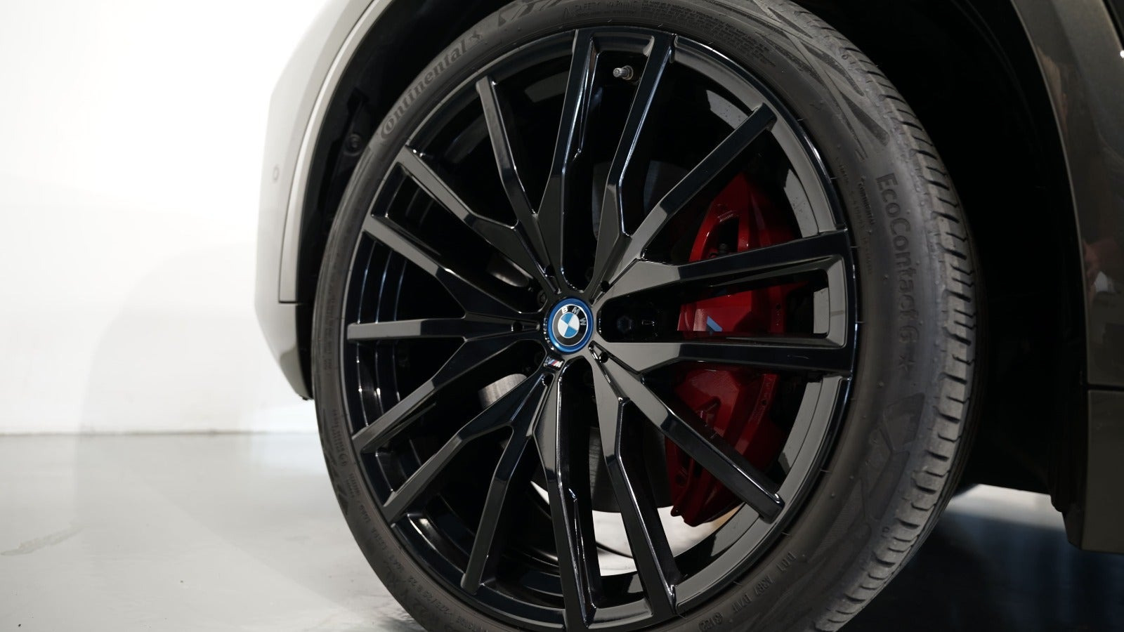 Grøn BMW X5 fra 2023
