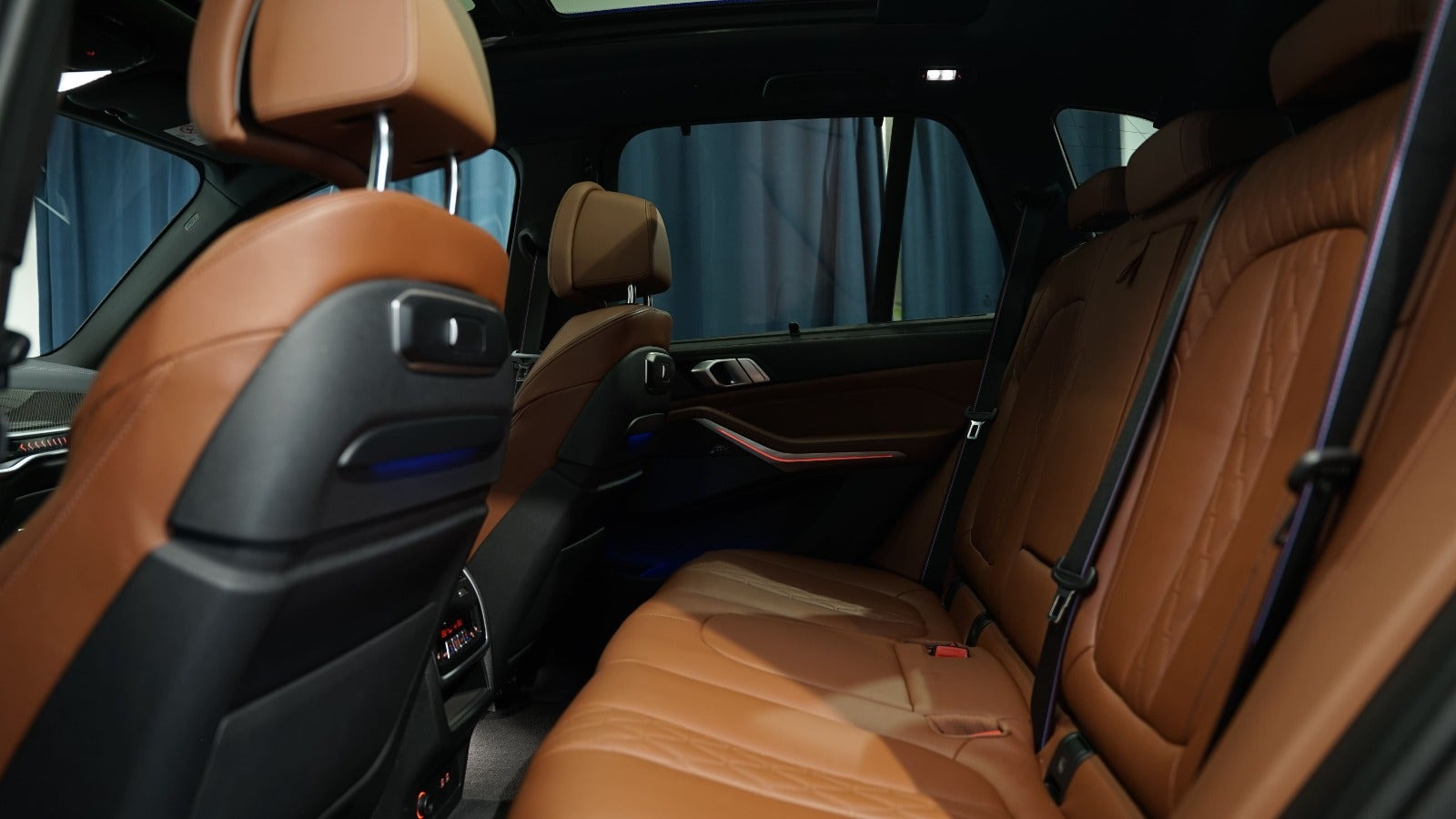 Grøn BMW X5 fra 2023