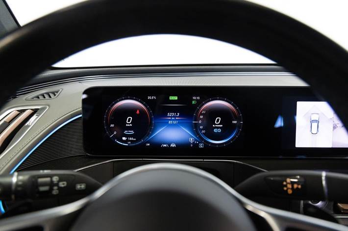 Grå Mercedes EQC400 fra 2020