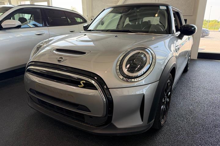 Sølv Mini Cooper SE fra 2023