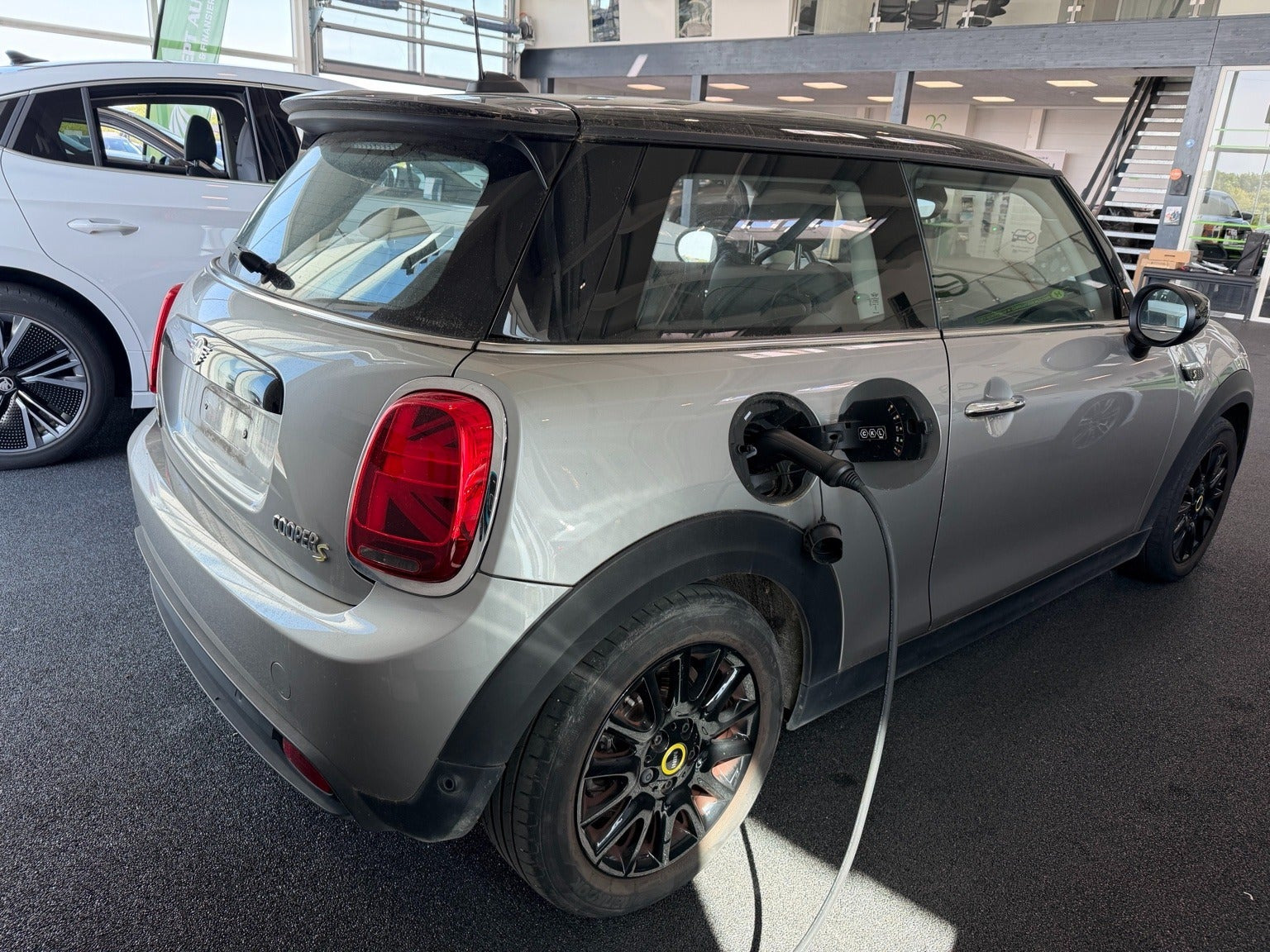 Sølv Mini Cooper SE fra 2023