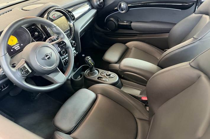 Sølv Mini Cooper SE fra 2023