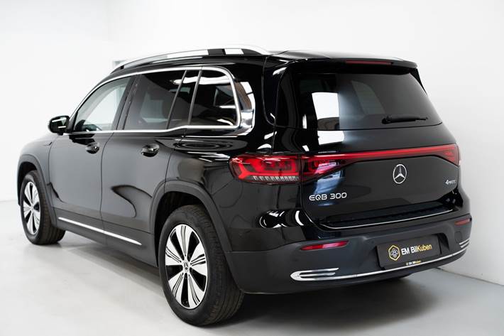 Hvid Mercedes EQB300 fra 2022