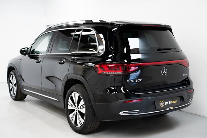 Hvid Mercedes EQB300 fra 2022