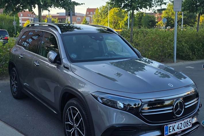 Grå Mercedes EQB350 fra 2022