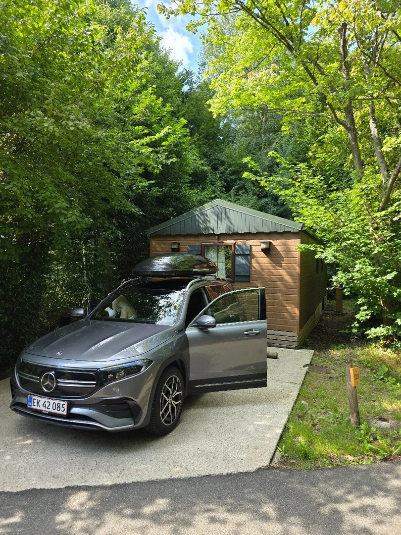 Grå Mercedes EQB350 fra 2022