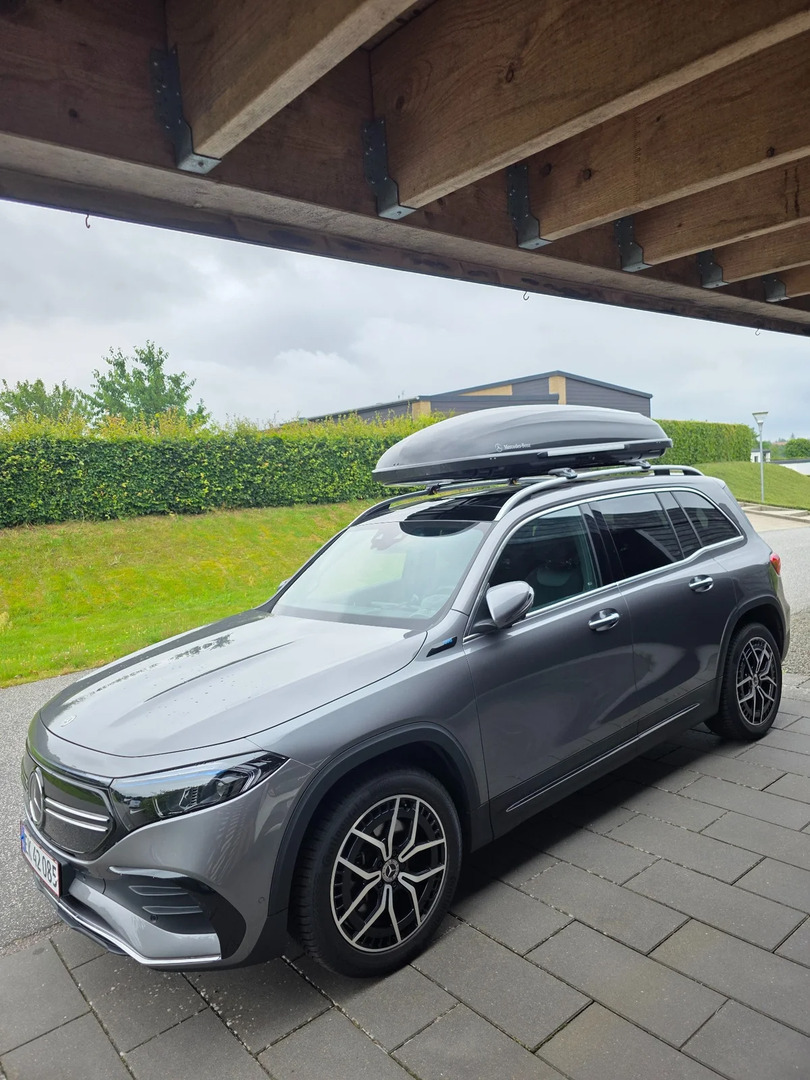 Grå Mercedes EQB350 fra 2022