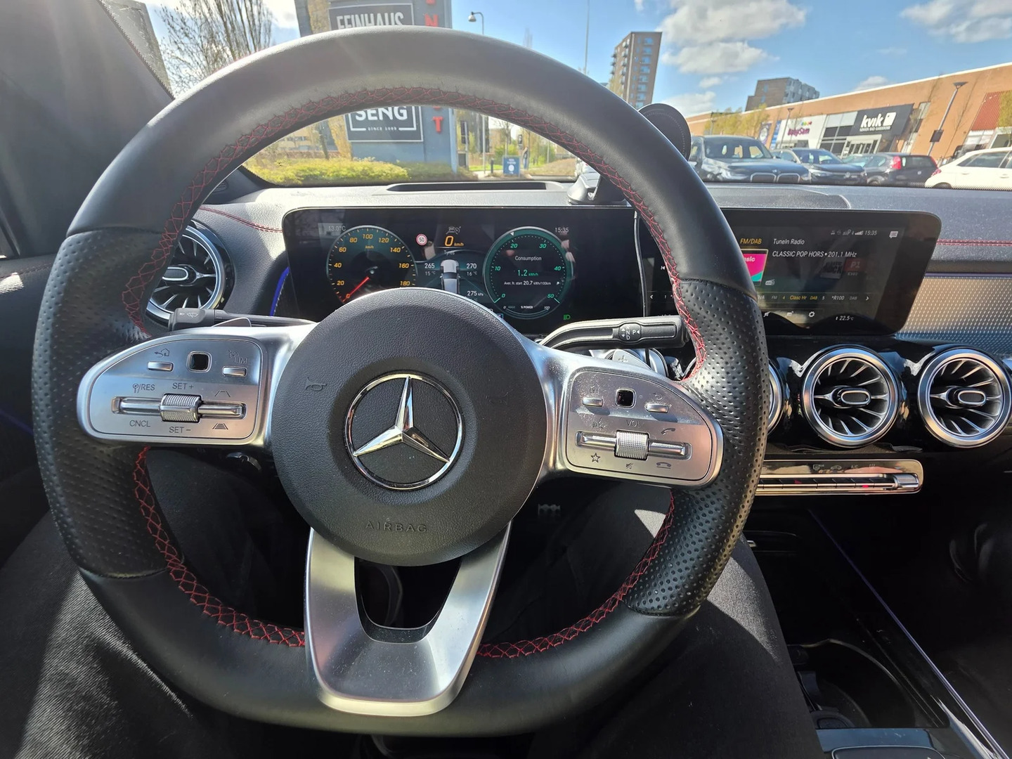 Grå Mercedes EQB350 fra 2022