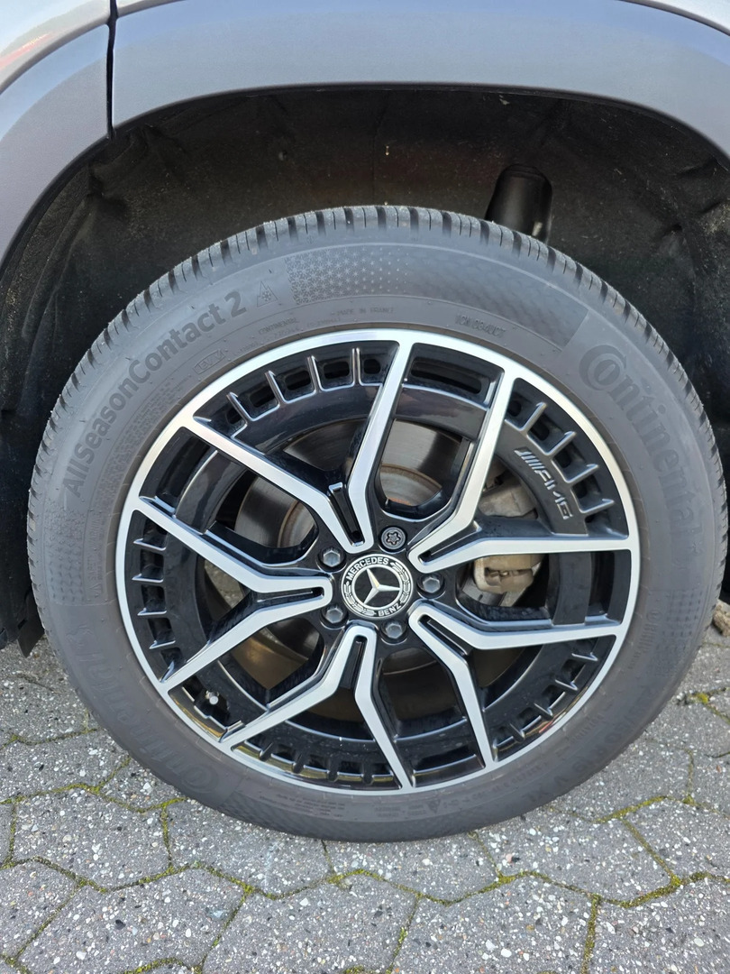 Grå Mercedes EQB350 fra 2022