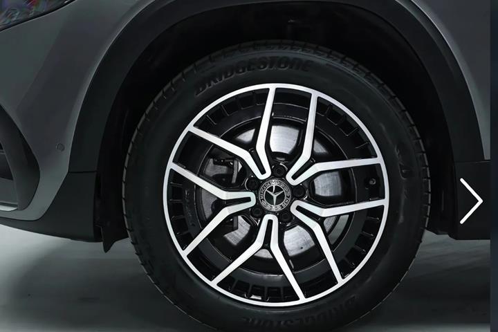 Grå Mercedes EQB350 fra 2022