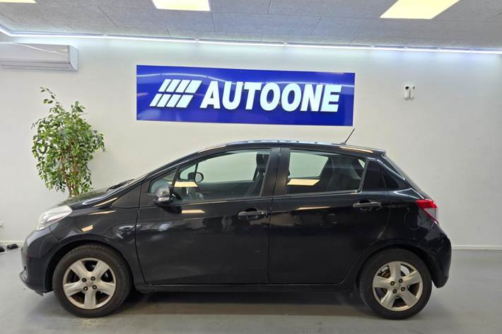 Sort Toyota Yaris fra 2012