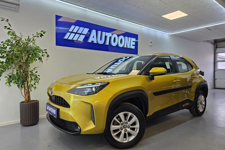Gul Toyota Yaris Cross fra 2022 set udefra