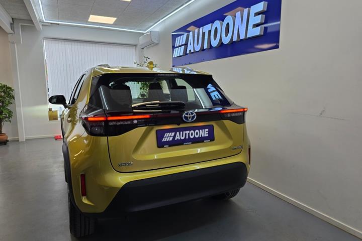 Gul Toyota Yaris Cross fra 2022